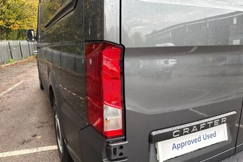 PE75ZFJ Volkswagen Crafter CR35 Panel van Commerce MWB 140 PS 2.0 TDI 8sp Automatic FWD Thumbnail #8