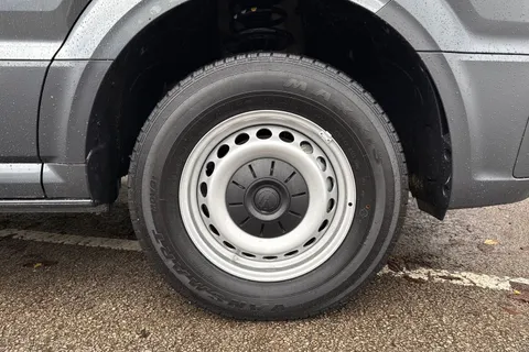 PE75ZFJ Volkswagen Crafter CR35 Panel van Commerce MWB 140 PS 2.0 TDI 8sp Automatic FWD Thumbnail #10