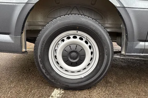 PE75ZFJ Volkswagen Crafter CR35 Panel van Commerce MWB 140 PS 2.0 TDI 8sp Automatic FWD Thumbnail #11