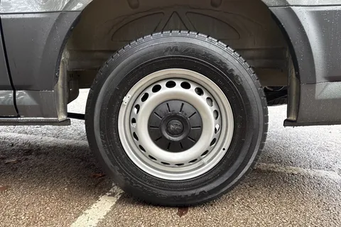 PE75ZFJ Volkswagen Crafter CR35 Panel van Commerce MWB 140 PS 2.0 TDI 8sp Automatic FWD Thumbnail #12