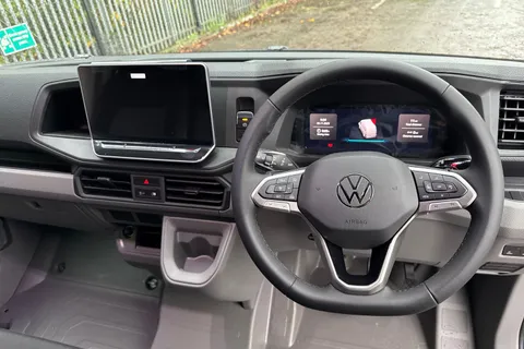 PE75ZFJ Volkswagen Crafter CR35 Panel van Commerce MWB 140 PS 2.0 TDI 8sp Automatic FWD Thumbnail #18