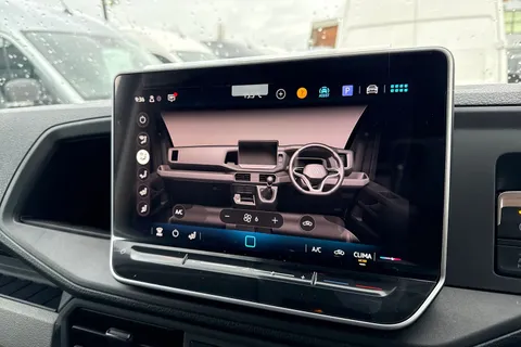 PE75ZFJ Volkswagen Crafter CR35 Panel van Commerce MWB 140 PS 2.0 TDI 8sp Automatic FWD Thumbnail #22