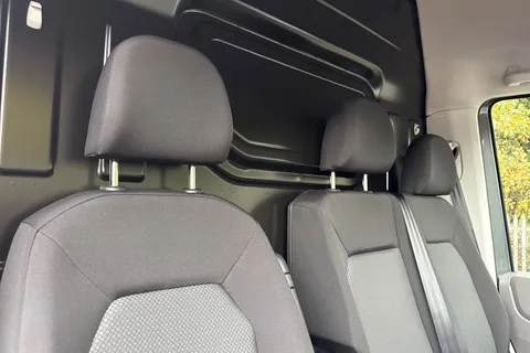 PE75ZFJ Volkswagen Crafter CR35 Panel van Commerce MWB 140 PS 2.0 TDI 8sp Automatic FWD Thumbnail #24