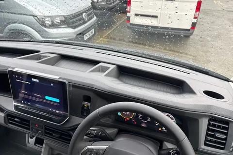 PE75ZFJ Volkswagen Crafter CR35 Panel van Commerce MWB 140 PS 2.0 TDI 8sp Automatic FWD Thumbnail #31