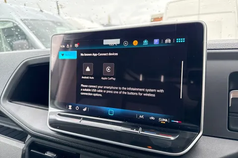 PE75ZFJ Volkswagen Crafter CR35 Panel van Commerce MWB 140 PS 2.0 TDI 8sp Automatic FWD Thumbnail #35