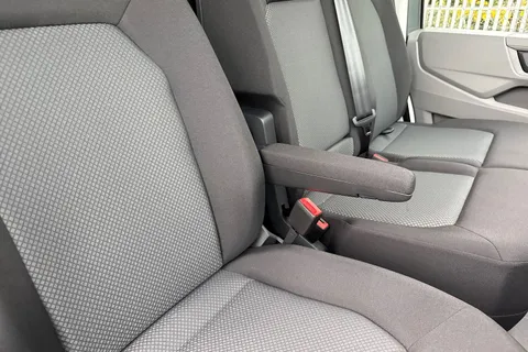 PE75ZFJ Volkswagen Crafter CR35 Panel van Commerce MWB 140 PS 2.0 TDI 8sp Automatic FWD Thumbnail #36