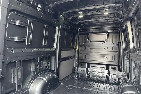 PE75ZFJ Volkswagen Crafter CR35 Panel van Commerce MWB 140 PS 2.0 TDI 8sp Automatic FWD Thumbnail #43