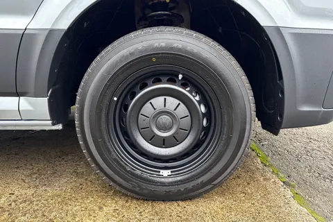 PK75BNO Volkswagen Crafter CR35 Panel van Commerce Plus LWB 140 PS 2.0 TDI 8sp Automatic FWD Thumbnail #9