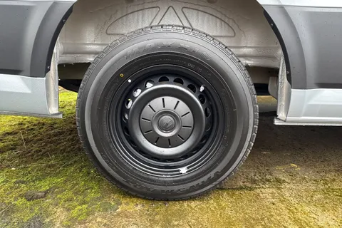 PK75BNO Volkswagen Crafter CR35 Panel van Commerce Plus LWB 140 PS 2.0 TDI 8sp Automatic FWD Thumbnail #10