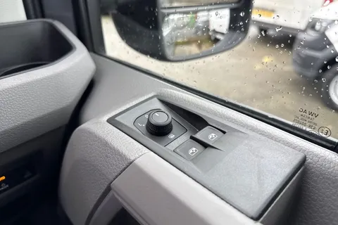 PK75BNO Volkswagen Crafter CR35 Panel van Commerce Plus LWB 140 PS 2.0 TDI 8sp Automatic FWD Thumbnail #20