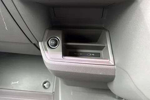 PK75BNO Volkswagen Crafter CR35 Panel van Commerce Plus LWB 140 PS 2.0 TDI 8sp Automatic FWD Thumbnail #27