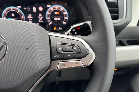 PK75BNO Volkswagen Crafter CR35 Panel van Commerce Plus LWB 140 PS 2.0 TDI 8sp Automatic FWD Thumbnail #32