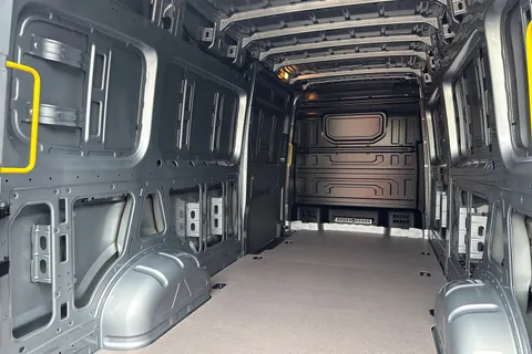 PK75BNO Volkswagen Crafter CR35 Panel van Commerce Plus LWB 140 PS 2.0 TDI 8sp Automatic FWD Thumbnail #40