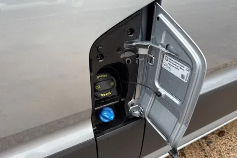 PK75BNO Volkswagen Crafter CR35 Panel van Commerce Plus LWB 140 PS 2.0 TDI 8sp Automatic FWD Thumbnail #41