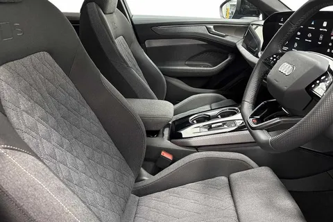 KY25EFM Audi A6 Saloon Launch Edition Plus TDI quattro 204 PS S tronic Thumbnail #12