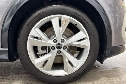 17 of 24 for Audi Q4 e-tron Q4 S line 45 e-tron 210,00 kW