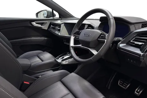 18 of 24 for Audi Q4 e-tron Q4 S line 45 e-tron 210,00 kW