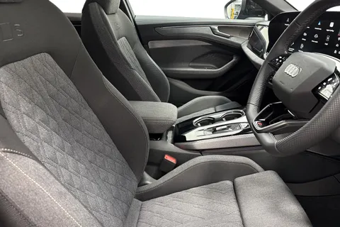 KY25EFM Audi A6 Saloon Launch Edition Plus TDI quattro 204 PS S tronic Thumbnail #24