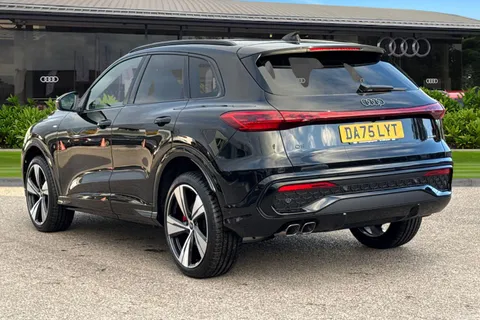 DA75LYT Audi Q5 SUV Edition 1 TDI quattro 204 PS S tronic Thumbnail #3