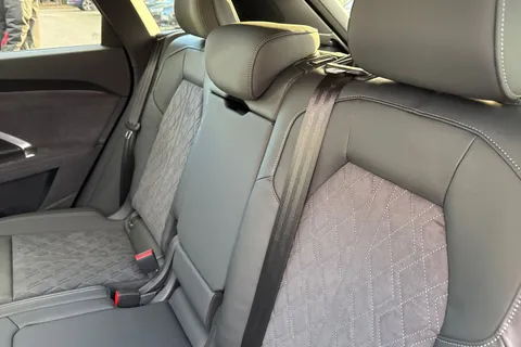 DA75LYT Audi Q5 SUV Edition 1 TDI quattro 204 PS S tronic Thumbnail #19