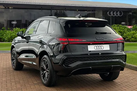  Audi Q3 2.0 TFSI Launch Edition S Tronic quattro Euro 6 (s/s) 5dr Thumbnail #3