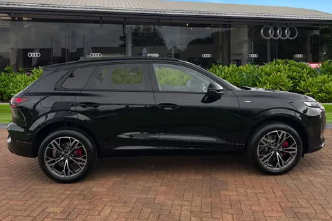  Audi Q3 2.0 TFSI Launch Edition S Tronic quattro Euro 6 (s/s) 5dr Thumbnail #4