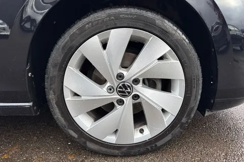 FL72ZBE Volkswagen Golf 1.5 TSI 150 Style 5dr ⭐Winter Pack⭐ Thumbnail #11