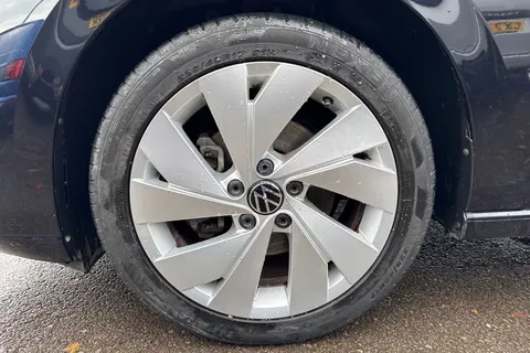 FL72ZBE Volkswagen Golf 1.5 TSI 150 Style 5dr ⭐Winter Pack⭐ Thumbnail #13