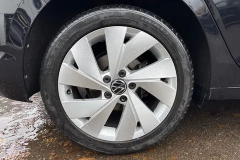 FL72ZBE Volkswagen Golf 1.5 TSI 150 Style 5dr ⭐Winter Pack⭐ Thumbnail #14