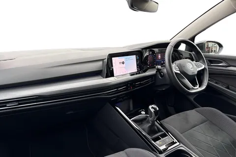 FL72ZBE Volkswagen Golf 1.5 TSI 150 Style 5dr ⭐Winter Pack⭐ Thumbnail #16