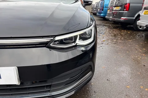 FL72ZBE Volkswagen Golf 1.5 TSI 150 Style 5dr ⭐Winter Pack⭐ Thumbnail #31