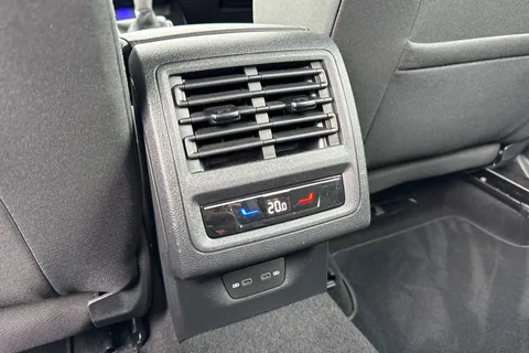 FL72ZBE Volkswagen Golf 1.5 TSI 150 Style 5dr ⭐Winter Pack⭐ Thumbnail #36