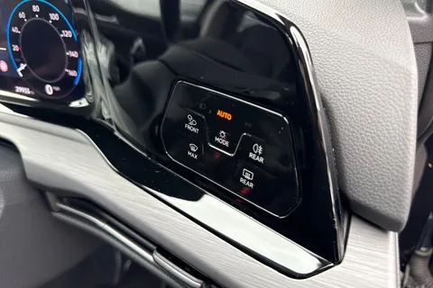 FL72ZBE Volkswagen Golf 1.5 TSI 150 Style 5dr ⭐Winter Pack⭐ Thumbnail #38