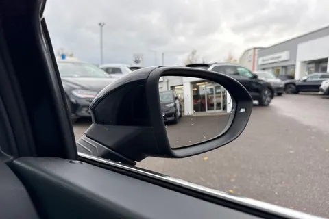 FL72ZBE Volkswagen Golf 1.5 TSI 150 Style 5dr ⭐Winter Pack⭐ Thumbnail #39