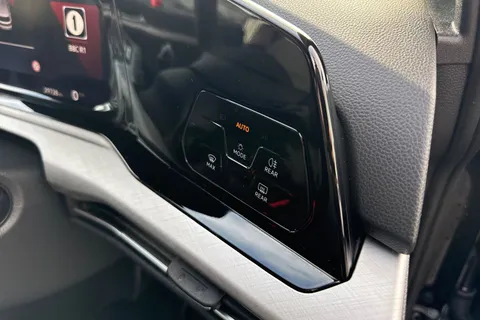 DL21VTC Volkswagen Golf 1.5 TSI Life 5dr Thumbnail #37