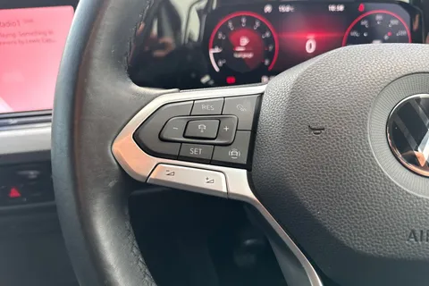 DL21VTC Volkswagen Golf 1.5 TSI Life 5dr Thumbnail #43