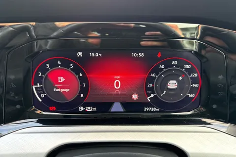 DL21VTC Volkswagen Golf 1.5 TSI Life 5dr Thumbnail #45