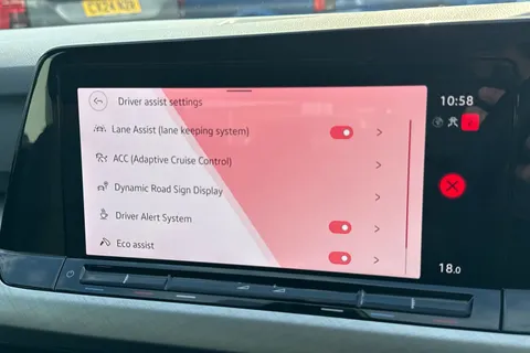 DL21VTC Volkswagen Golf 1.5 TSI Life 5dr Thumbnail #47