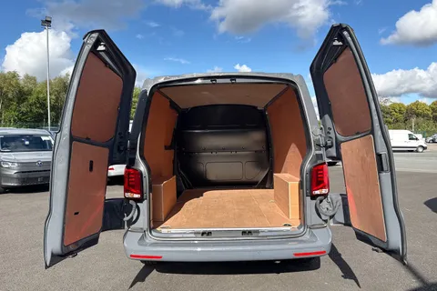 DE24ZHT Volkswagen Transporter 2.0 TDI 110 Highline Van Thumbnail #7