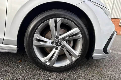 10 of 46 for Volkswagen Golf 1.5 TSI R-Line Euro 6 (s/s) 5dr