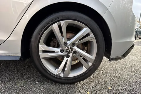 13 of 46 for Volkswagen Golf 1.5 TSI R-Line Euro 6 (s/s) 5dr