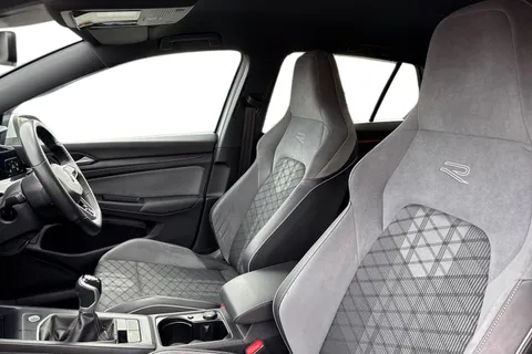 16 of 46 for Volkswagen Golf 1.5 TSI R-Line Euro 6 (s/s) 5dr