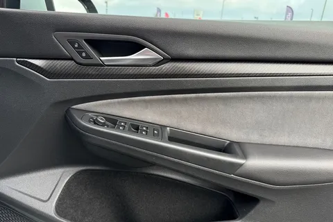 21 of 46 for Volkswagen Golf 1.5 TSI R-Line Euro 6 (s/s) 5dr