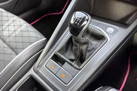 23 of 46 for Volkswagen Golf 1.5 TSI R-Line Euro 6 (s/s) 5dr