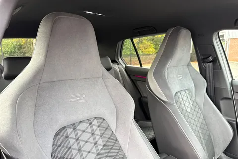 24 of 46 for Volkswagen Golf 1.5 TSI R-Line Euro 6 (s/s) 5dr