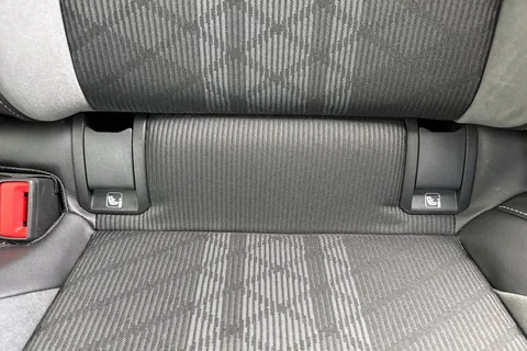 25 of 46 for Volkswagen Golf 1.5 TSI R-Line Euro 6 (s/s) 5dr