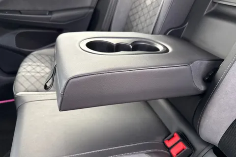 26 of 46 for Volkswagen Golf 1.5 TSI R-Line Euro 6 (s/s) 5dr