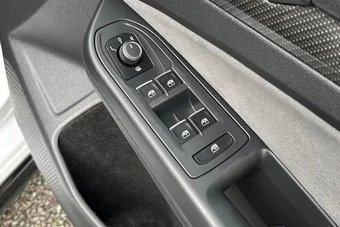 27 of 46 for Volkswagen Golf 1.5 TSI R-Line Euro 6 (s/s) 5dr