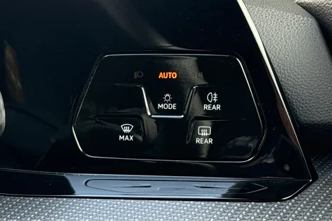 28 of 46 for Volkswagen Golf 1.5 TSI R-Line Euro 6 (s/s) 5dr