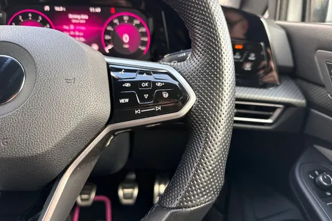 32 of 46 for Volkswagen Golf 1.5 TSI R-Line Euro 6 (s/s) 5dr